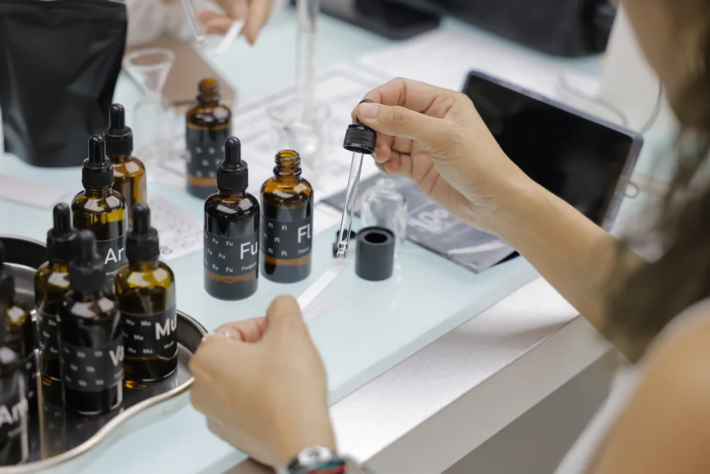 [BANGKOK] Fragrance Design & Mixology (Group Session)
