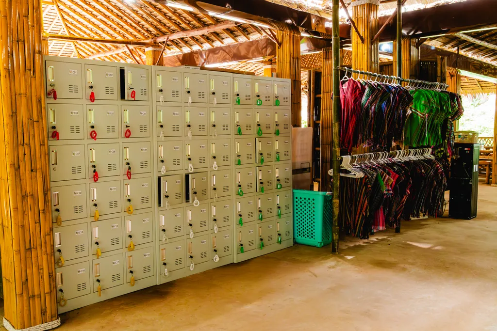 [PHUKET] Feed & Shower Experience - Patong 