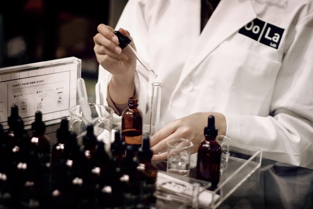 [BANGKOK] Fragrance Design & Mixology (Group Session)