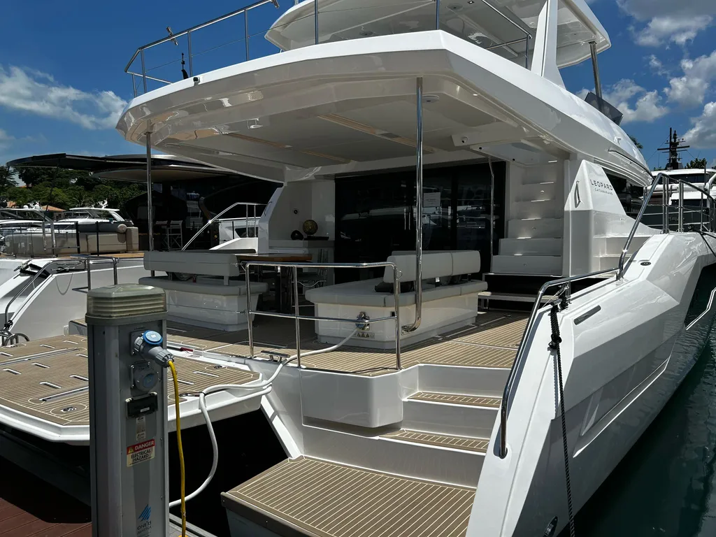 [PHUKET] Zambezia Leopard 53 ft Power Catamaran -Boat Lagoon